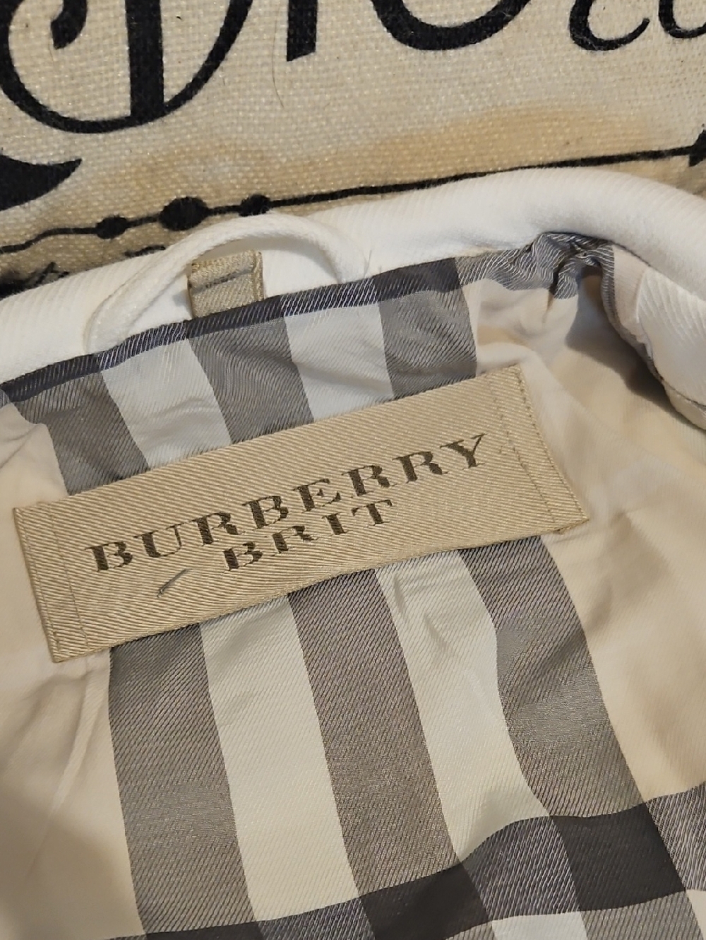 Authentic Burberry White Double-Breasted Short Trench Jacket with Belt Size 10 - Picture 3 of 11